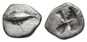 Greek
MYSIA. Kyzikos. (Circa 520-480 BC).
AR Hemiobol (8.97mm 0.49g)
Obv: Tunny fish swimming left.
Rev: Quadripartite incuse square.
Von Fritze,...