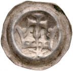 Brakteat guziczkowy, Av.: Korona, nad nią krzyżyk wsparty na kropce, pod nią gwiazda.