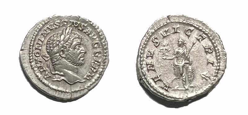 RÖMISCHE KAISERZEIT. Denarius (3,21 g), Roma, 213-217 n. Chr. Kopf mit Lorbeerkr...