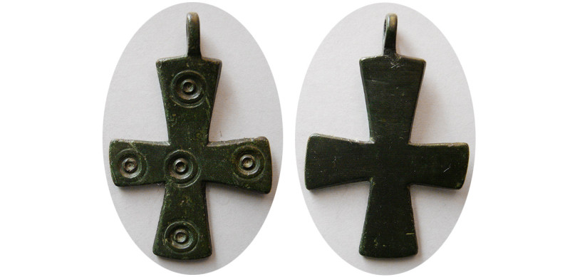 BYZANTINE EMPIRE. Circa 10th. Century AD. Bronze Cross (5.56 gm; 42mm x 28mm x 1...