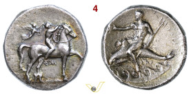 CALABRIA Tarentum (330-325 a.C.) Nomos o Statere. D/ Efebo a cavallo; dietro la Nike in volo, lo incorona R/ Phalanto su delfino con kantharos e tride...