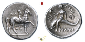 CALABRIA Tarentum (281-272 a.C.) Nomos o Statere. D/ Efebo su cavallo regge una corona di alloro R/ Phalanto su delfino regge un elmo; ai lati due ste...