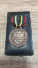 MEDAGLIE ESTERE. CANADA – 1902, medaglia con appiccagnolo, emessa nel 1902, al dritto stemma coronato del Canada intorno scritta SCHOOL COMPETITION 19...