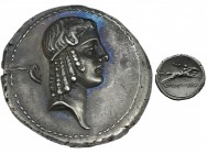 C. Calpurnius Piso L. f. Frugi Denier - Rome (c. 67 av. J.-C) D’un style remarquable et d’une qualité hors norme. Portrait d’un relief exceptionnel. E...