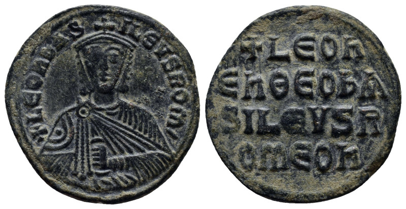 Leo VI 'the Wise' Æ Nummus. (26mm, 6.5 g) Constantinople, AD 886-912. +LEOҺ bASI...