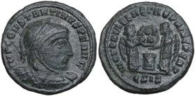 Constantine I (307-337). AE Follis, Siscia mint. Obv. IMP CONSTANTINVS PF AVG. Laureate, helmeted and cuirassed bust right. Rev. VICTORIAE LAETAE PRIN...