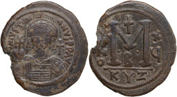 Justinian I (527-565). AE Follis, Cyzicus mint, dated year 15 (541-542). Obv. Helmeted and cuirassed bust facing, holding globus cruciger and shield; ...