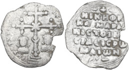 Michael VII Ducas (1071-1078). AR Miliaresion, Costantinople mint. Obv. ЄN TOVTω NIKATЄ MIXAHΛ ΚΑΙ ΜΑΡΙΑ. Cross crosslet set on globus resting on thre...
