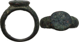 Late Roman period. Thick bronze ring with engraving at the top. 25.50 mm., 17.50 mm. inner size. Good preservation, interesting lot, excellent for lig...