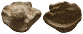 Lead Seals, 7th - 13th Centuries Reference: Condition: Very Fine

 Weight: 4,1gr Diameter: 16,4mm