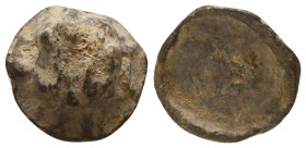 Lead Seals, 7th - 13th Centuries Reference: Condition: Very Fine

 Weight: 5gr Diameter: 13,8mm