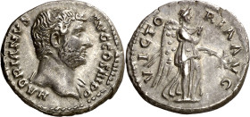 (136 d.C.). Adriano. Denario. (Spink 3547 var) (S. 1454a) (RIC. 2240). 3,34 g. EBC-.