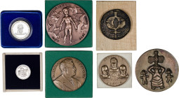 Lote de 7 medallas de diversas temáticas en distintos módulos y metales, dos en plata. A examinar. EBC/Proof.