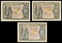1938. Burgos. 2 pesetas. (Ed. D30a) (Ed. 429a). 30 de abril. 3 billetes, series I, L y M. BC/MBC-.