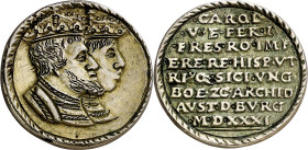 1531. Carlos I y Fernando I. Medalla. (Bernhart p. 82). Parte del anverso realzado a buril. Gráfila de cordón en ambas caras. Rara. Plata fundida dora...