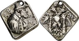 1548. Carlos I. Medalla. (Bernhart 127). Grabador: H. Dietrich. Romboidal. Perforación. Plata fundida. 3,37 g. 20x21 mm. (MBC).