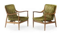 *
Paar Fauteuils, Skandinavien, um 1960/70

Mahagoniholz. Sitzfläche und Lehne mit Stoff bezogen, zusätzlich reversible Polsterauflagen. H = 79 cm