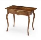 *
Beistelltisch, Louis XV., Bern 18. Jh.

Nussbaum, elegant geschweifte Beine mit Rehbockfüssen. Zarge längsseitig mit Schublade. 68 x 78 x 50 cm