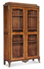 Büchervitrine, Transition-Stil, Frankreich, 19./20. Jh.

Edelholzfurniere und Bronzebeschläge. Geschrägte Kanten, zweitürig mit verglasten Türen mit M...