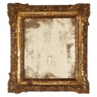 *
Rahmen mit Spiegel, Barock

Holz, geschnitzt und teils Reste einer Vergoldung. Profilierte Rechteckform. Innen: 34,5 x 28,5 cm, Aussen: 48 x 44 c...