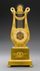 Pendule, Frankreich, um 1830

Bronze, vergoldet. Reich profiliertes Gehäuse in Lyraform. Zifferring mit aufgesetzten Emailleplaketten mit arabischen...