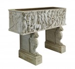 Sarkophag, Italien, 19./20. Jh.

Kunststein. Die vielfigurige Szenerie zeigt Dyonisos (Bacchus) und Ariadne umgeben von Satyren und Kentauren. Bestoss...