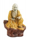 *
Sitzender Weiser (Lohan), China

Porzellan, polychrom bemalt. Er sitzt auf einem naturalistischen Felssockel und hält in der rechten Hand ein run...