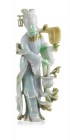 Elegante Dame, China

Grünlich-beige gewolkte Jade. Stehende Frauenfigur mit Fächer und Blumenkorb in den Händen. H = 19,5 cm

Provenienz:
Schweizer P...