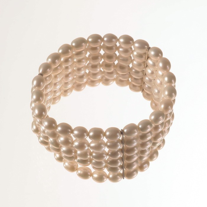 6-Rang-Süsswasserperlen-Bracelet

Bracelet elastisch, endlos. Bestehend aus 6 Re...