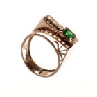 Diamant-Smaragd-Ring 14K WG, Ende 30er Jahre

Schauseite auf einer Seite besetzt mit 1 rechteckigen, facettierten Smaragd (auf einer Seite leicht best...