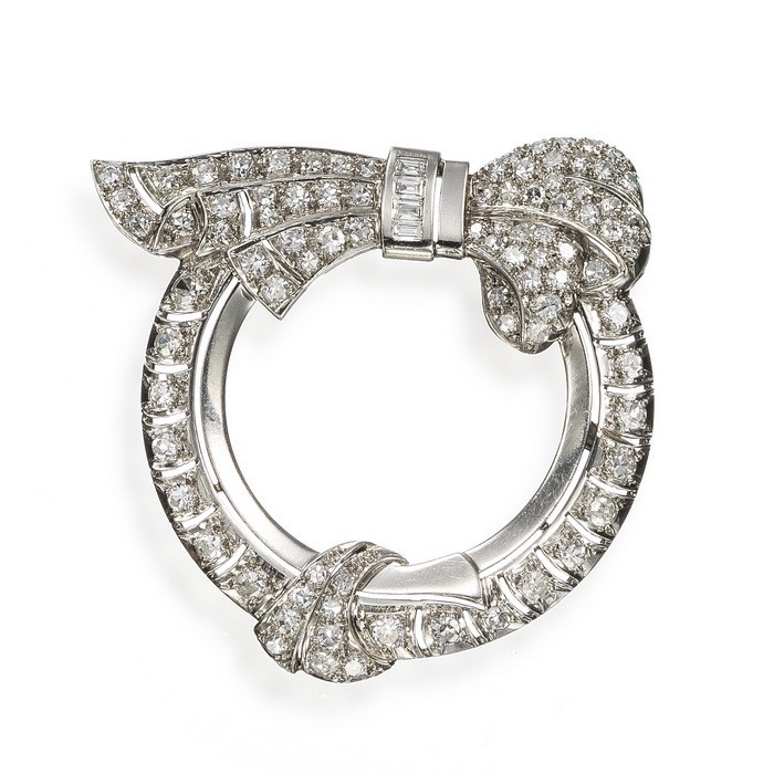 *
Elegante Diamant-Brosche 18K WG und Platin, Frankreich, 40er Jahre

Runde Bros...