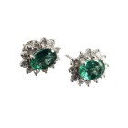 *
1 Paar elegante Smaragd-Brillant-Ohrstecker 18K WG

Zentrum besetzt mit je 1 ovalen, facettierten Smaragd von zus. ca. 2.13 ct., Entourage bestehend...