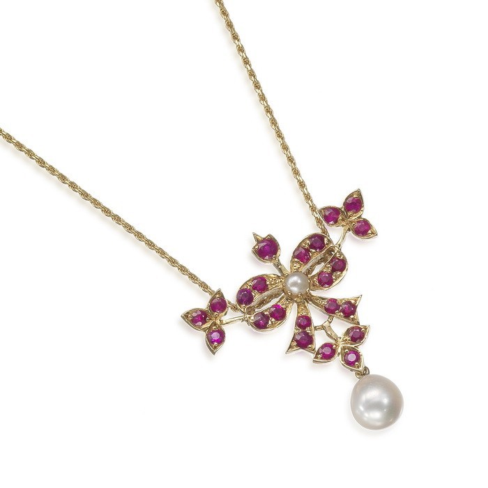 Collier mit Kulturperlen-Rubin-Anhänger 18K GG

Kordelcollier (repariert) mit Ka...