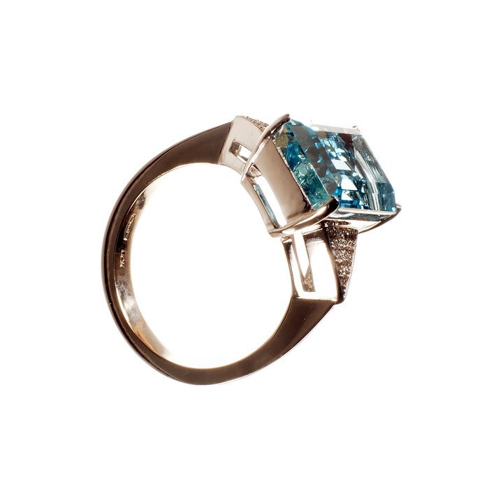*
Eleganter Aquamarin-Brillant-Ring 18K WG

Schauseite im Zentrum besetzt mit 1 ...