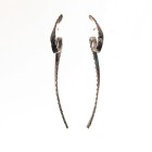 *
1 Paar moderne Brillant-Ohrringe 18K WG

Lange Ohrringe in S-Form, Schauseite besetzt mit je 32 Brillanten von zus. ca. 0.75 ct.; L 7 cm, 13.4 g.
