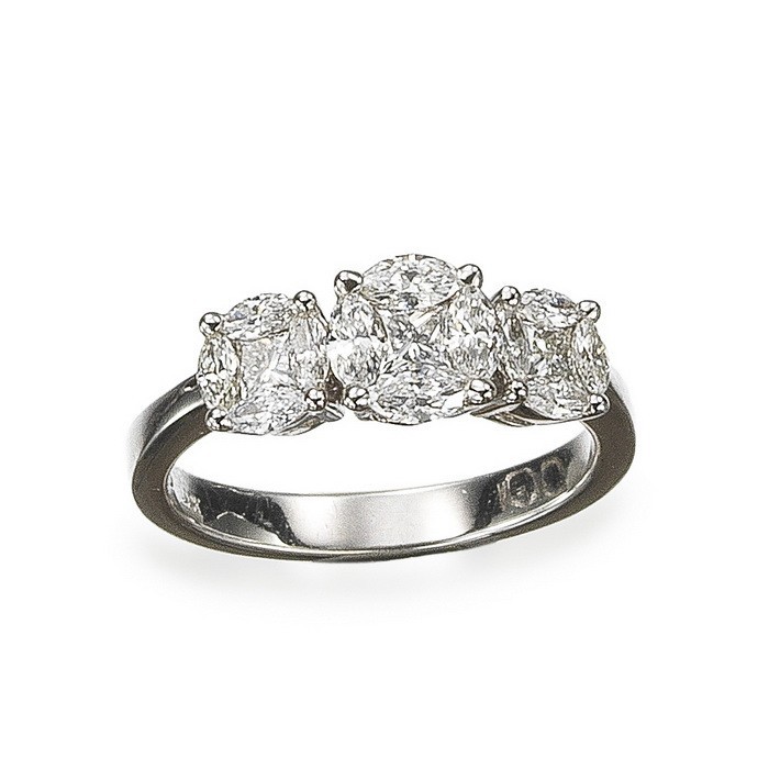 *
Eleganter Diamant-Ring 18K WG

Schauseite besetzt mit 3 Diamanten im Princess-...