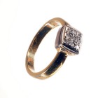 *
Diamant-Ring 18K GG/WG

Quadratische Schauseite, besetzt mit 9 Achtkant-Diamanten von zus. ca. 0.10 ct., RW 54, 5.1 g.
