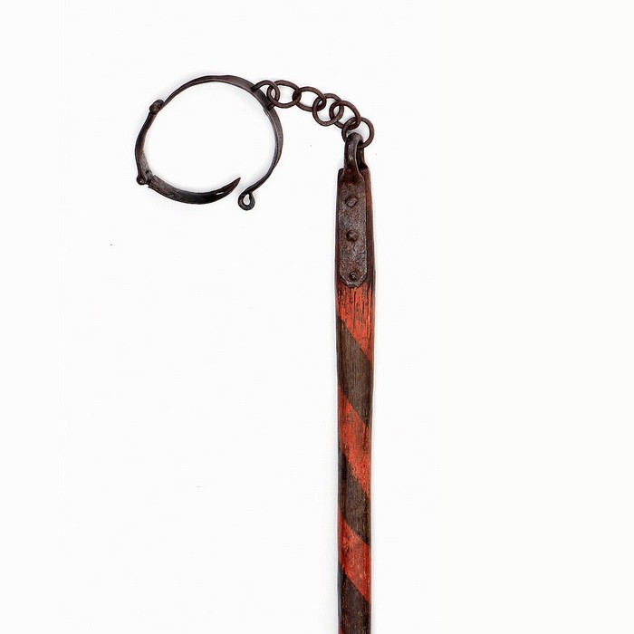 Gerichtseisen, deutsch/schweizerisch, 17. Jh.

Z 2
L Stange 180 cm, L Kette/Hals...