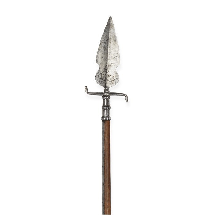 Sponton, deutsch, um 1706-1730

Z 2
L 221 cm

Eisen (L 30,2 cm) abschraubbar, ru...