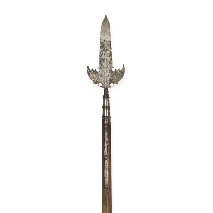 Spontonpartisane, preussisch, um 1750

Z 2
L 201 cm

Eisen (L 30,8 cm) mit konka...
