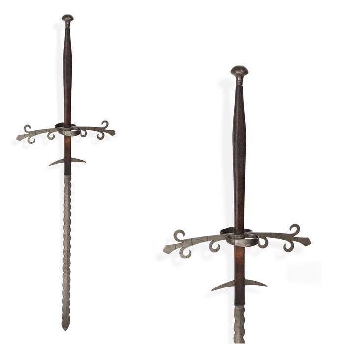 Zweihänder/Flamberg, deutsch, um 1600

Z 2
L 174,6 cm

Eisen, Kreuzgefäss mit gl...