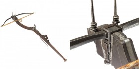 Armbrust (Balester/Kugelschnepper), italienisch 17. Jh.

Z 2
L 119,5 cm

Nussbaumsäule (L 117,5 cm), im Fussdrittel  achtkantig, im Bogendrittel stark...