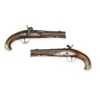 Perkussions-Pistolenpaar, belgisch, um 1780/1850

Z 2
L 29 cm

Rundläufe (L 16 cm), Kal. 15 mm, Kammerhälfte oktogonal, Messingkorn, Läufe leicht korr...