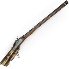 Radschlosskarabiner, transformiert, deutsch, 17. Jh.

Z 2
L 113,5 cm

Oktogonallauf (L 79,7 cm), Kal. 12 mm, gezogen, geschobenes Visier und Korn. Rad...