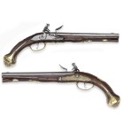 Steinschloss-Pistolenpaar, belgisch, um 1800

Z 2
L 43,5 cm

Rundläufe (L 26,9 cm), Kal. 15,5 mm, Kammerdrittel oktogonal, linsenförmige Messingkörner...