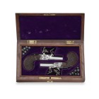 Steinschloss-Taschenpistolenpaar, belgisch, um 1790, im Kasten

Z 1-2
L 11,2 cm

Abschraubbare Rundläufe (L 2,6 cm), Kal. 9,5 mm. Mit Kelchen und Fruc...