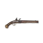 Steinschlosspistole, niederländisch, um 1700, Rotterdam

Z 2
L 50 cm

Alt brünierter Rundlauf (L 31,8 cm), Kal. 15,5 mm, Kammerviertel oktogonal, Ober...