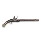 Steinschlosspistole, um 1700

Z 2
L 53,5 cm

Rundlauf (L 34,5 cm), berieben, Kal. 16,3 mm, Kammerbereich oktogonal, Visier. Schlossplatte und Hahn bom...