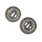 Daishô Tsuba, Kuruma-sukashi, 1. Hälfte 16. Jh.

Z 1-2
D Dai 8,2 cm, D Shô 7,7 cm

Mittlere Muromachi-Zeit (1336-1573). Eisen-Tsuba für Schwertpaar, M...
