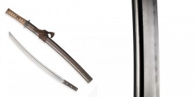 Kurzschwert/Kodachi, japanisch, 13./14. Jh., Gassan-Schule

Z 1-2
L 53 cm

Hôzon Tôken. Elegante, zierliche Koto-Klinge in shinogi-zukuri. Suriage-Nak...